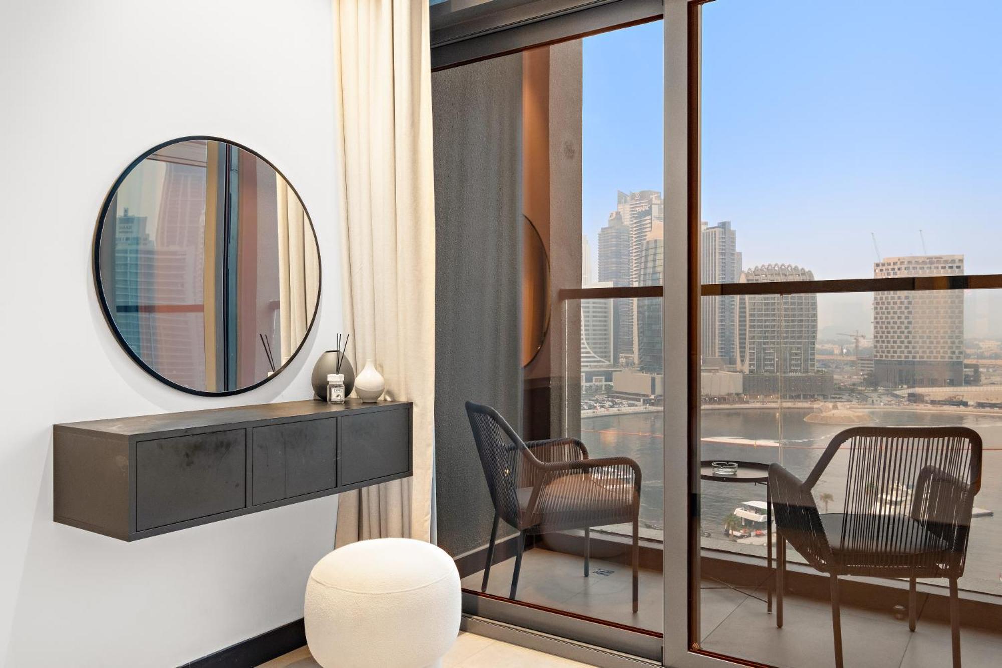 Cozy 1br In Business Bay With Canal Views Apartment *