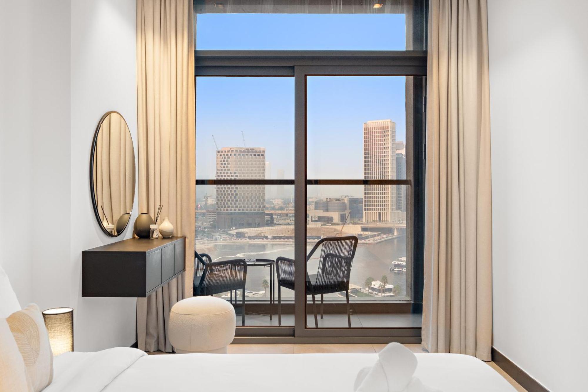 Cozy 1br In Business Bay With Canal Views Dubai