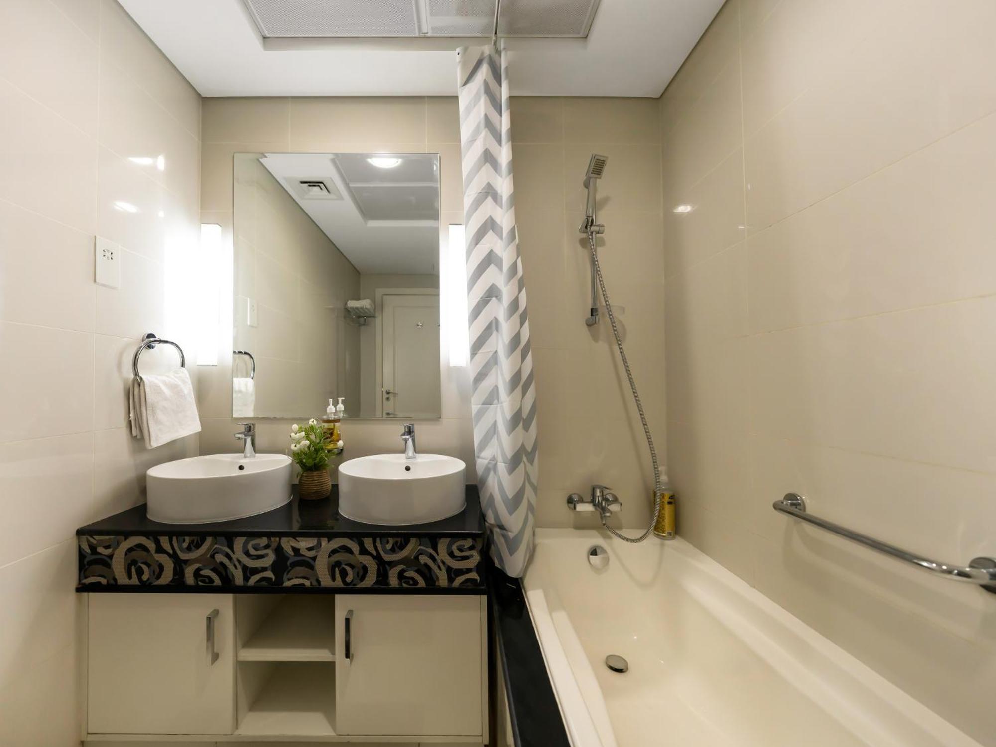 Luxury 1br Burj Khalifa Area Dubai