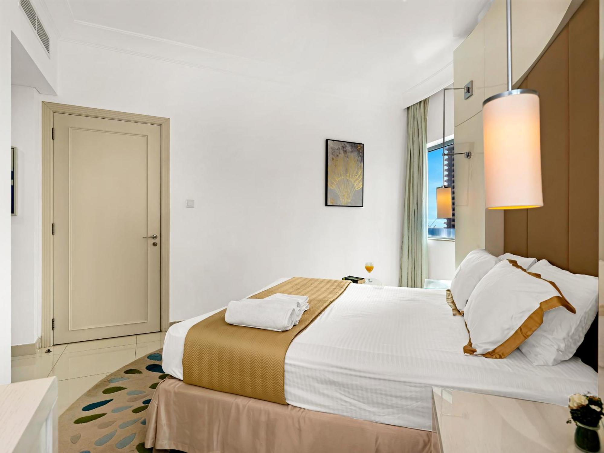 Luxury 1br Burj Khalifa Area Apartment