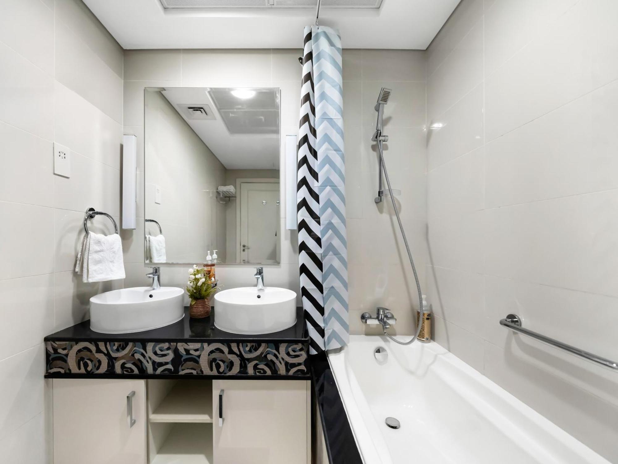 Luxury 1br Burj Khalifa Area *