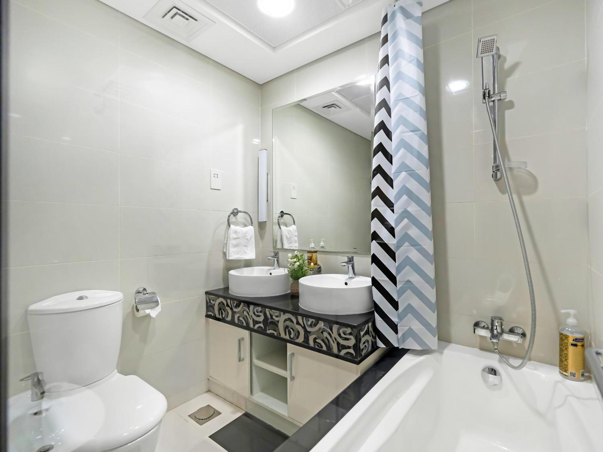 Luxury 1br Burj Khalifa Area Apartment *