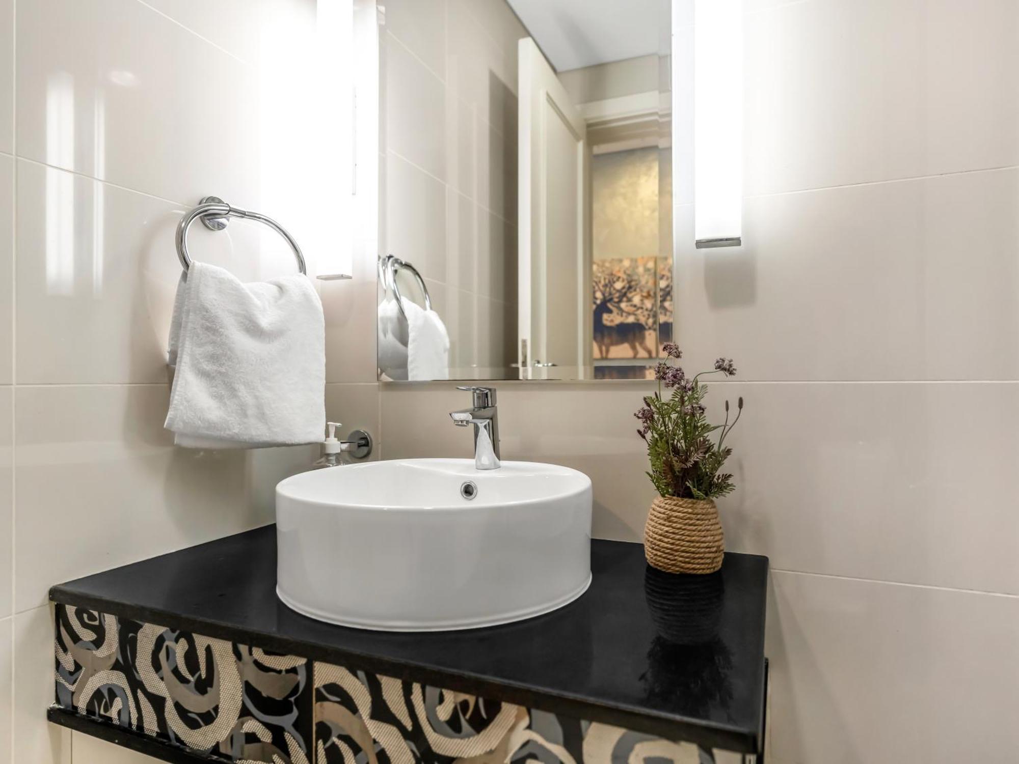 Luxury 1br Burj Khalifa Area *