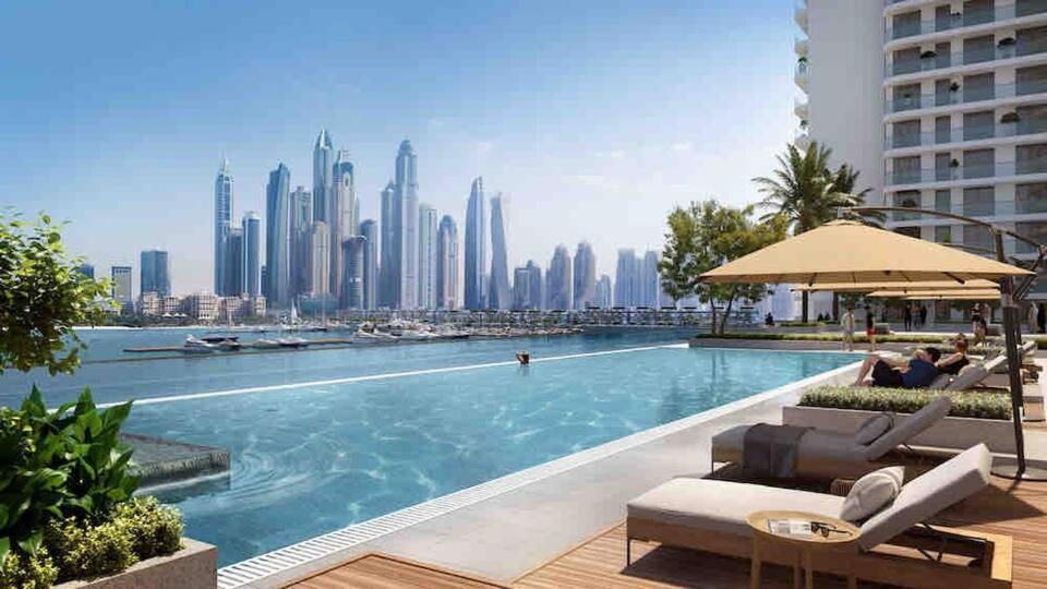 Beachfront Bliss - With Pool And Premium Amenities Dubai