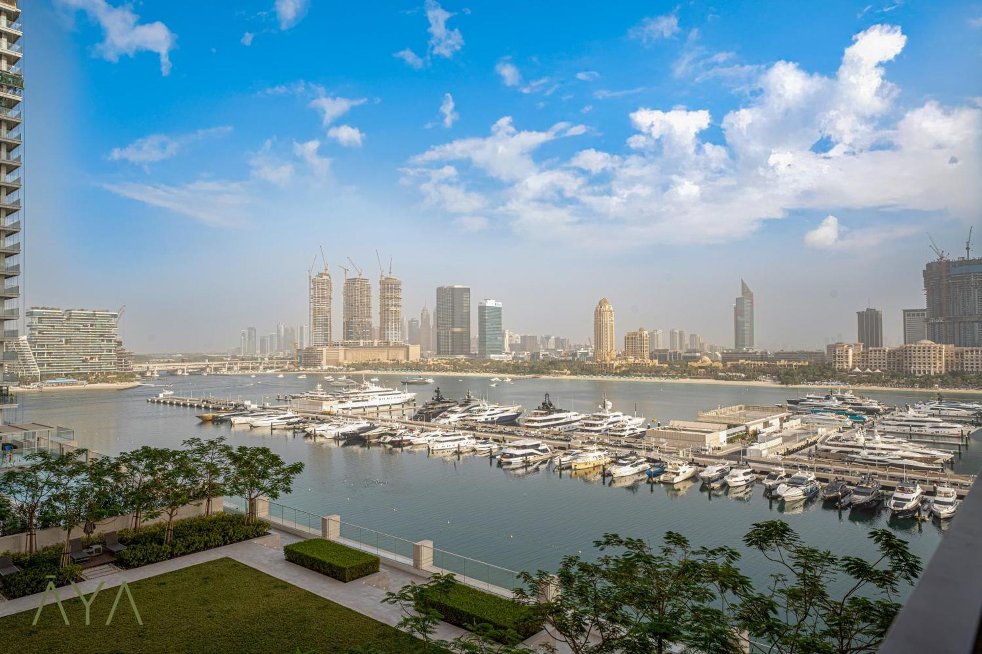 Beachfront Bliss - With Pool And Premium Amenities Dubai
