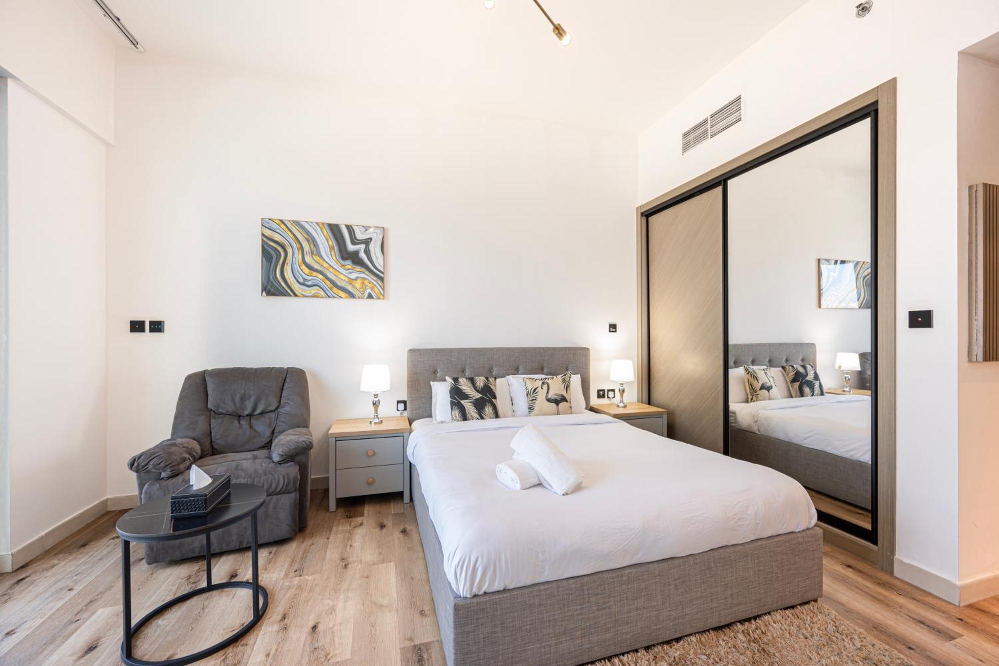 Chic In Business Bay Apartment *