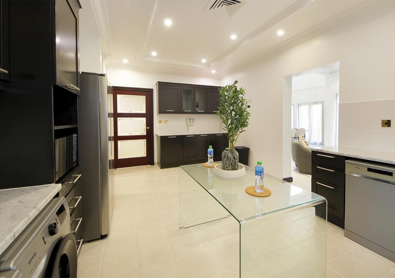 Cozy 4br Maid At Canal Cove Palm Jumeirah Villa Dubai