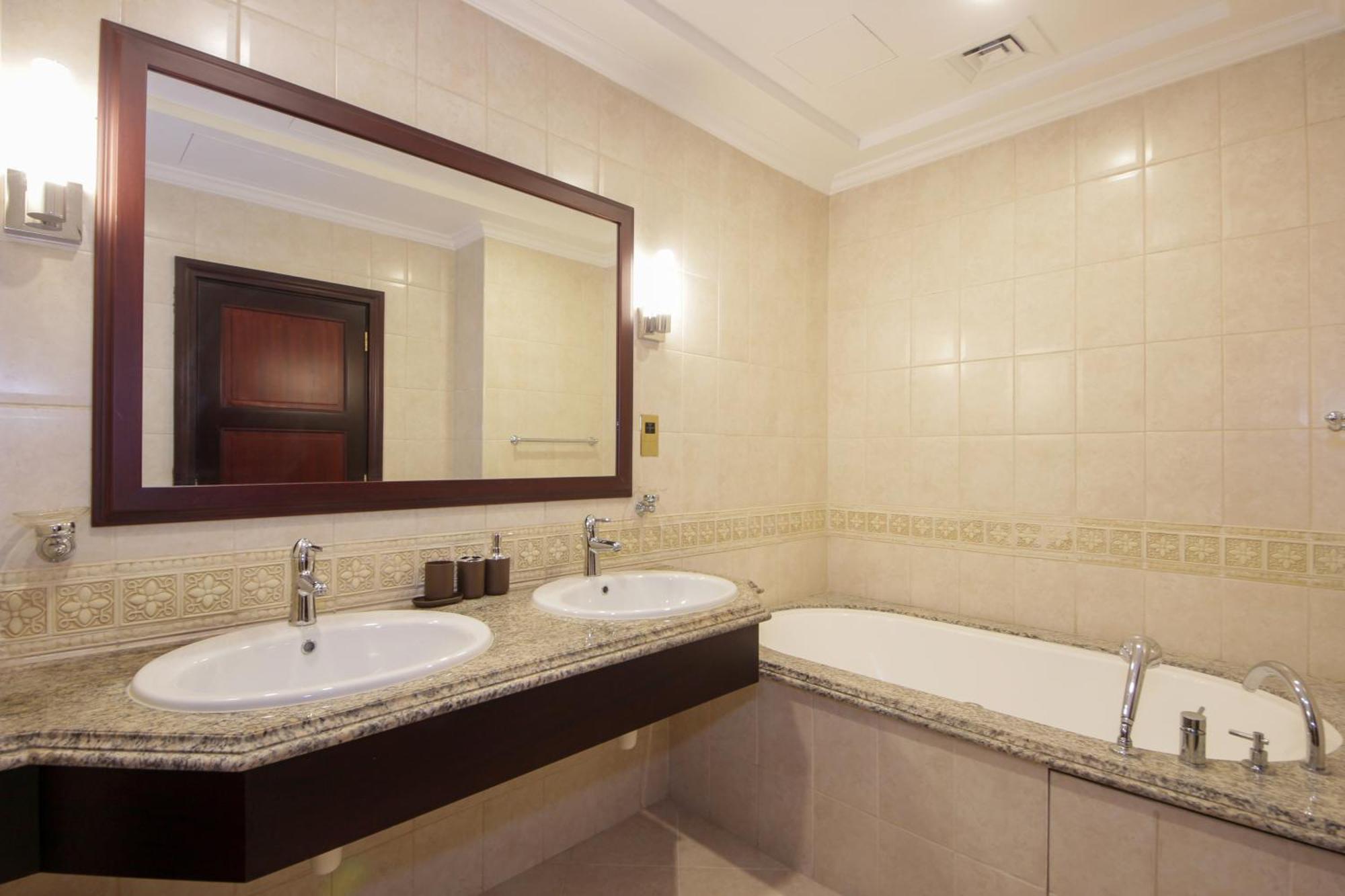 Cozy 4br Maid At Canal Cove Palm Jumeirah *