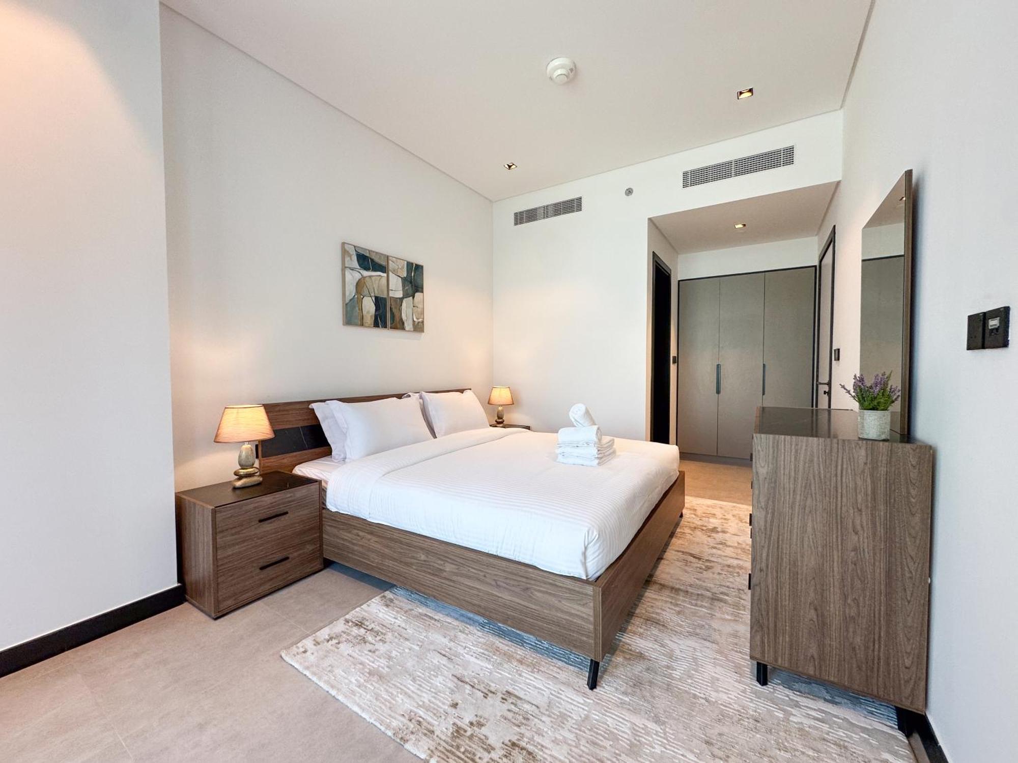 Luxury 1br In 15 Northside Tower With Canal View 4ab03 *
