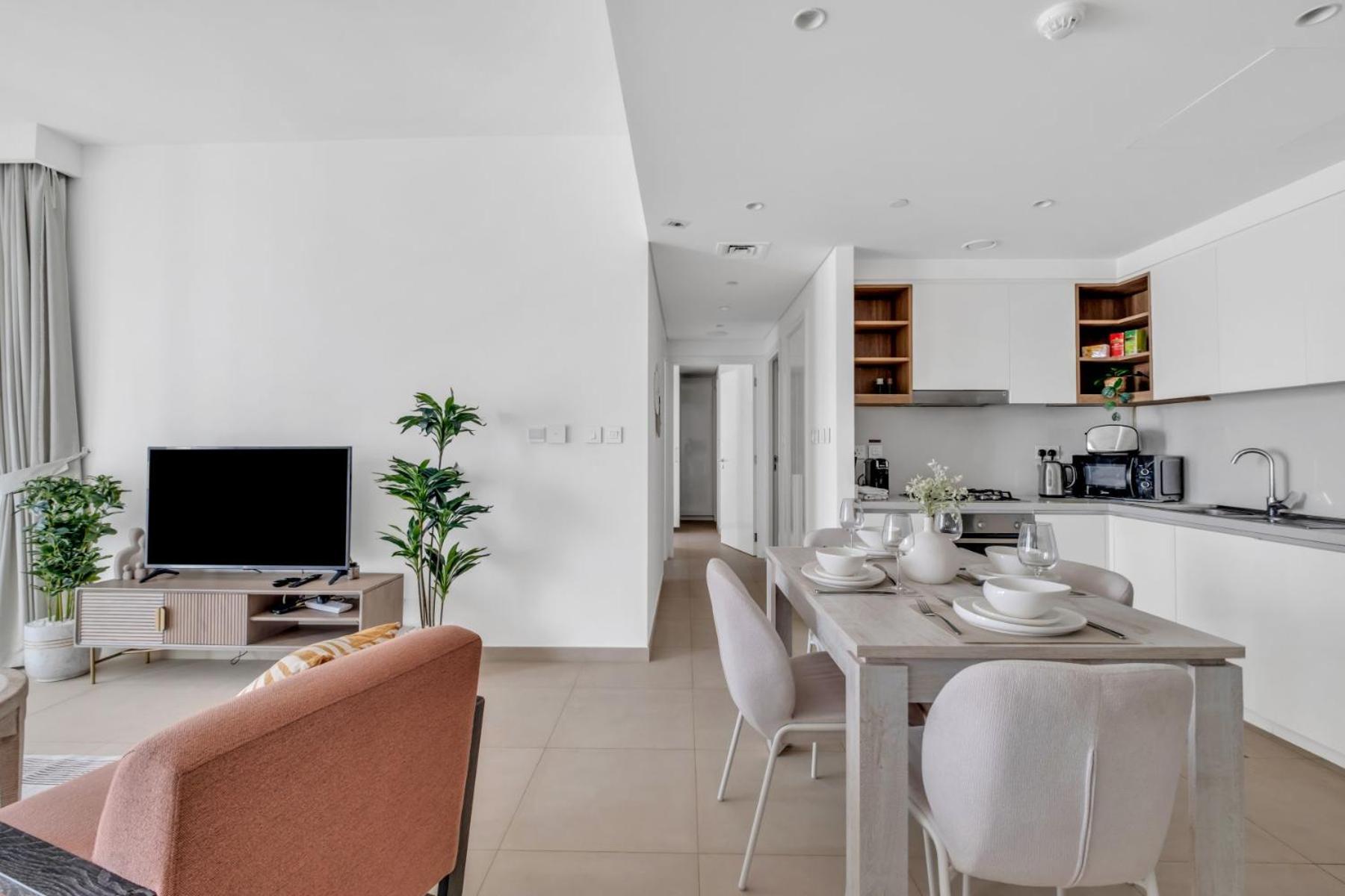 Steps From Mall With Sea Views *