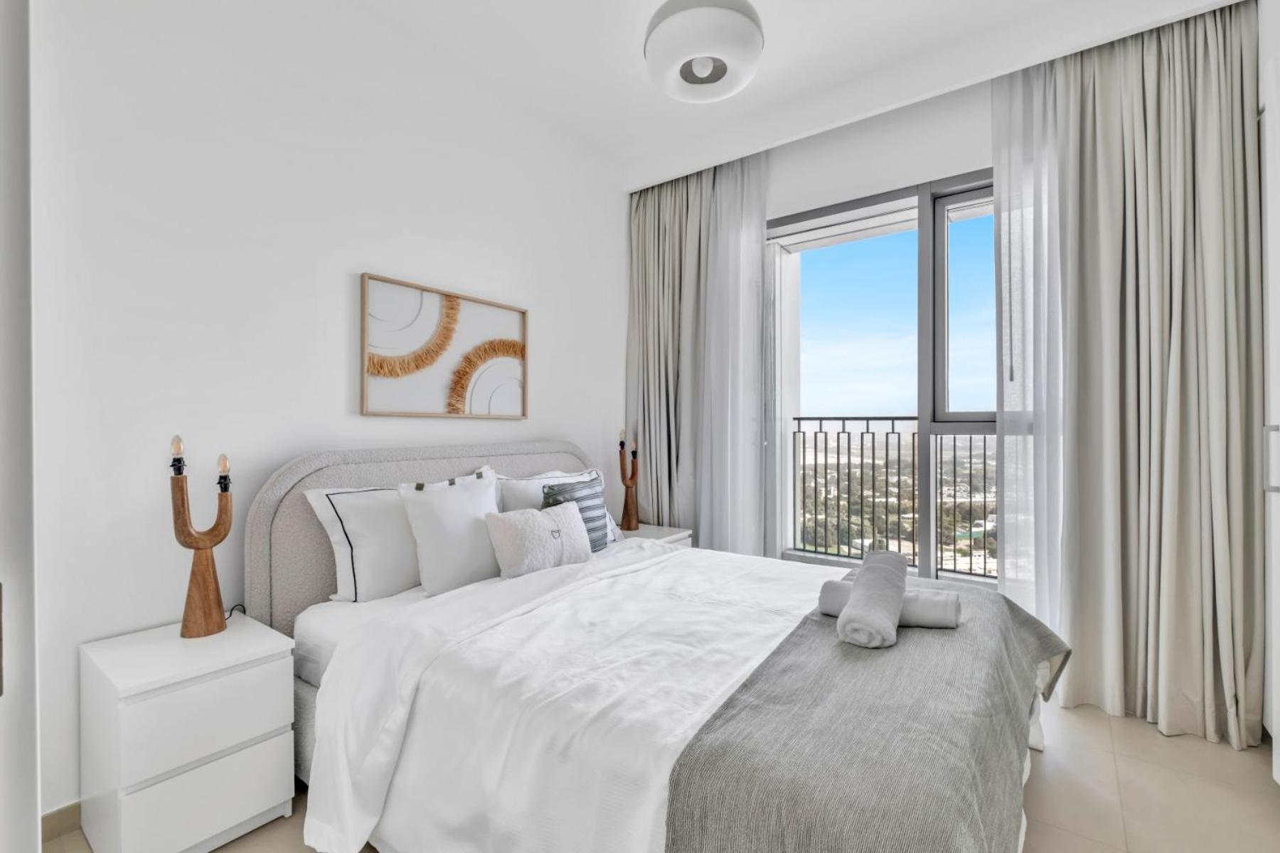 Steps From Mall With Sea Views * Dubai