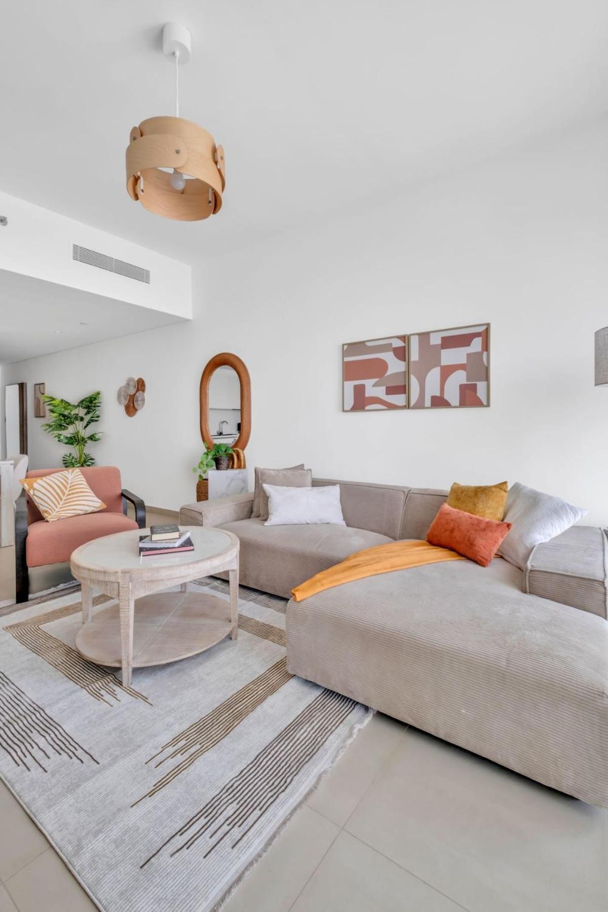 Steps From Mall With Sea Views Apartment