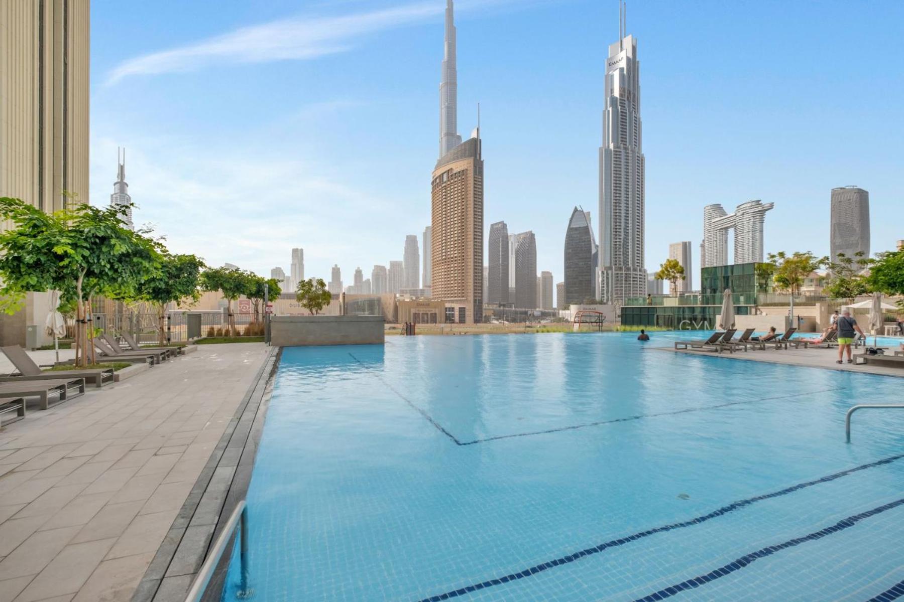 Apartment Steps From Mall With Sea Views