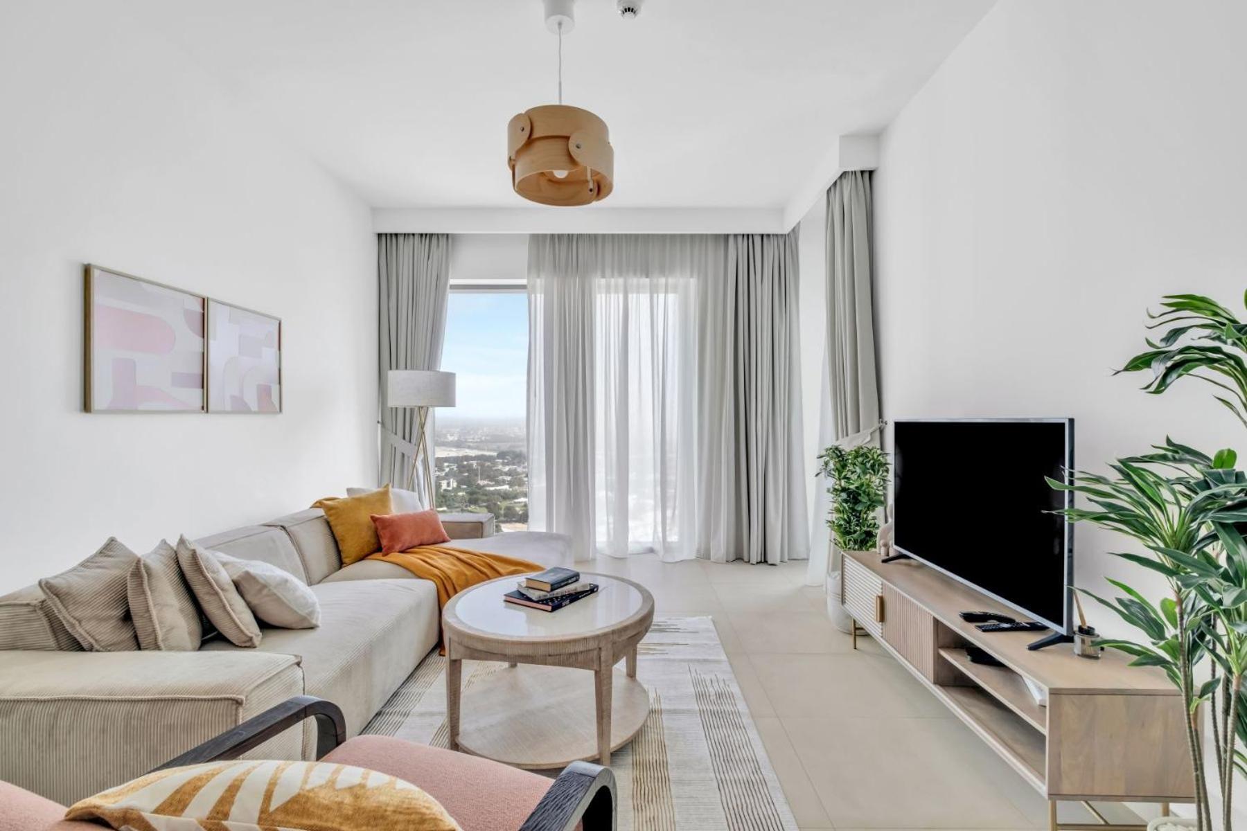 Steps From Mall With Sea Views Apartment Dubai