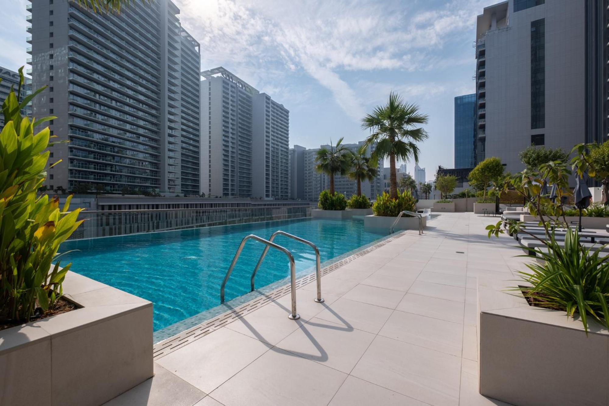 Downtown Near Burj Khalifa Apartment *