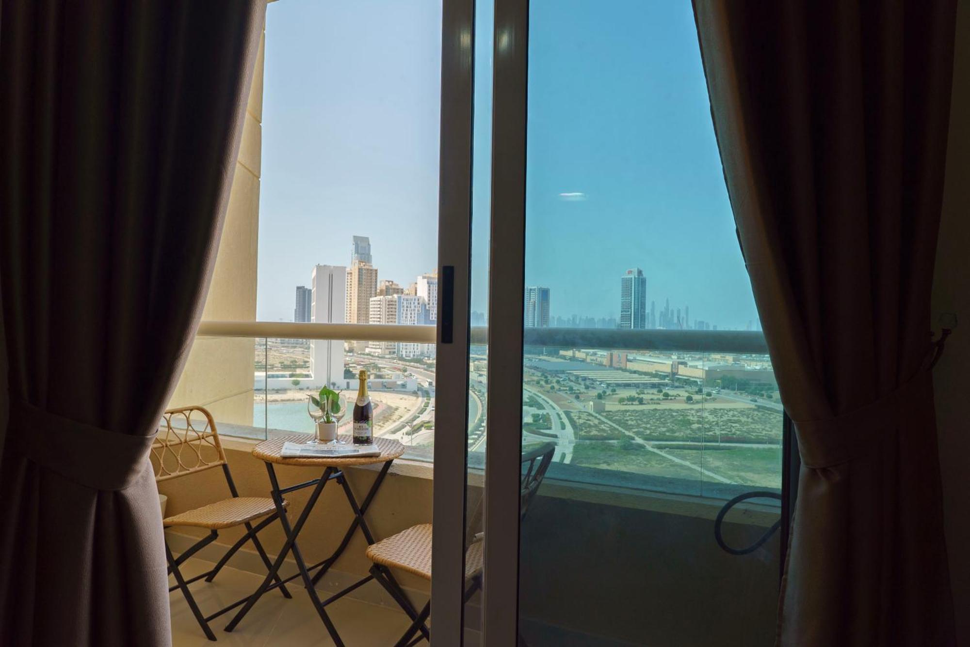 In Pool, Gym & Stunning Views Apartment *