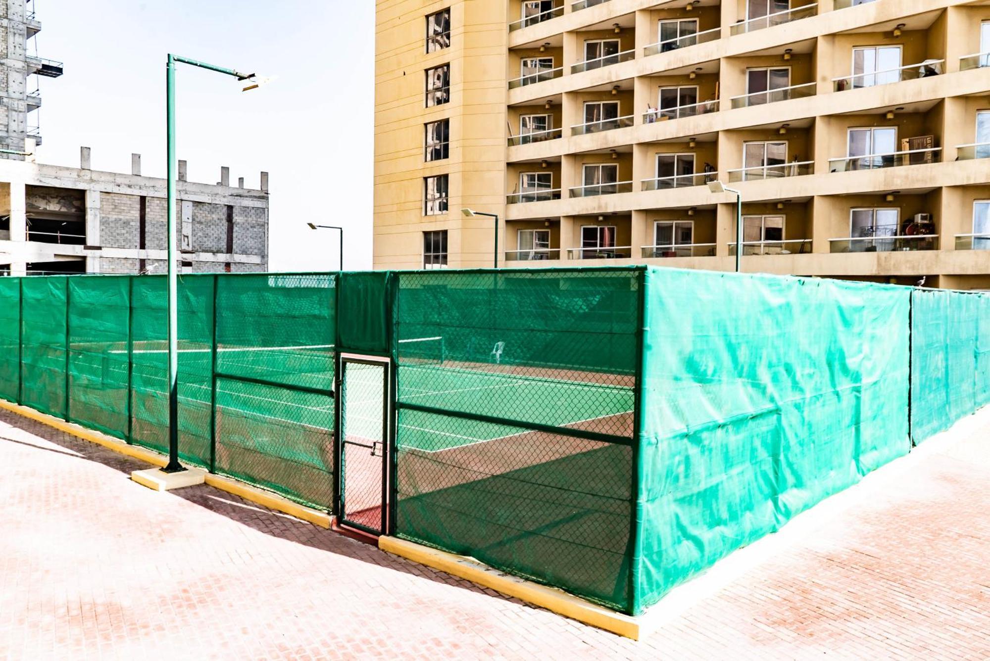 In Pool, Gym & Stunning Views Apartment Dubai