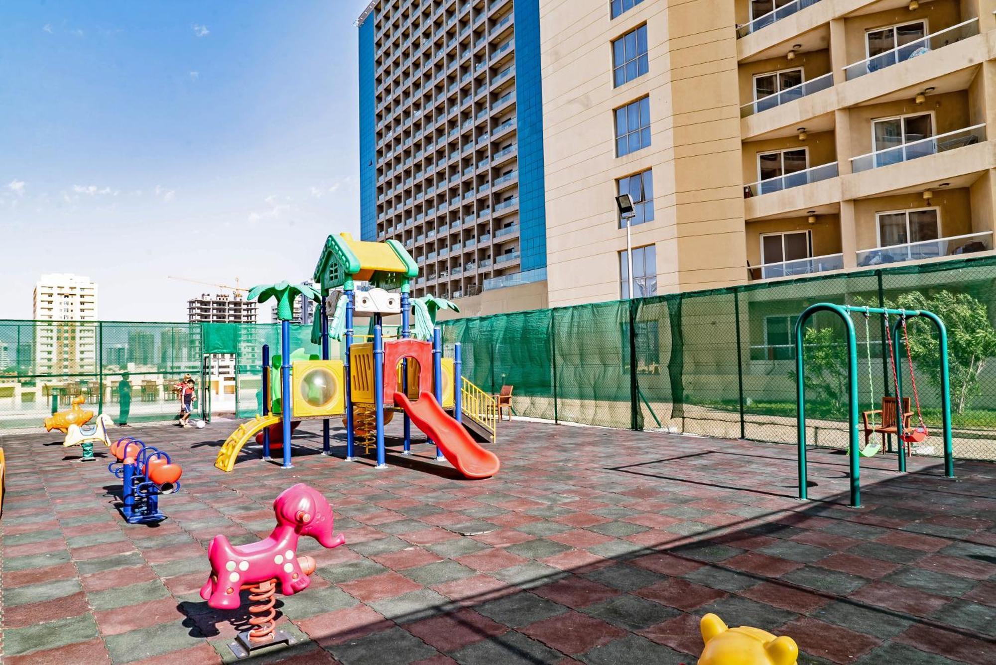 Apartment In Pool, Gym & Stunning Views Dubai