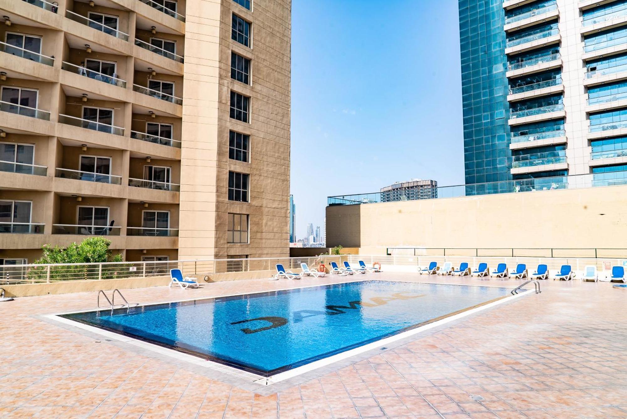 In Pool, Gym & Stunning Views Dubai