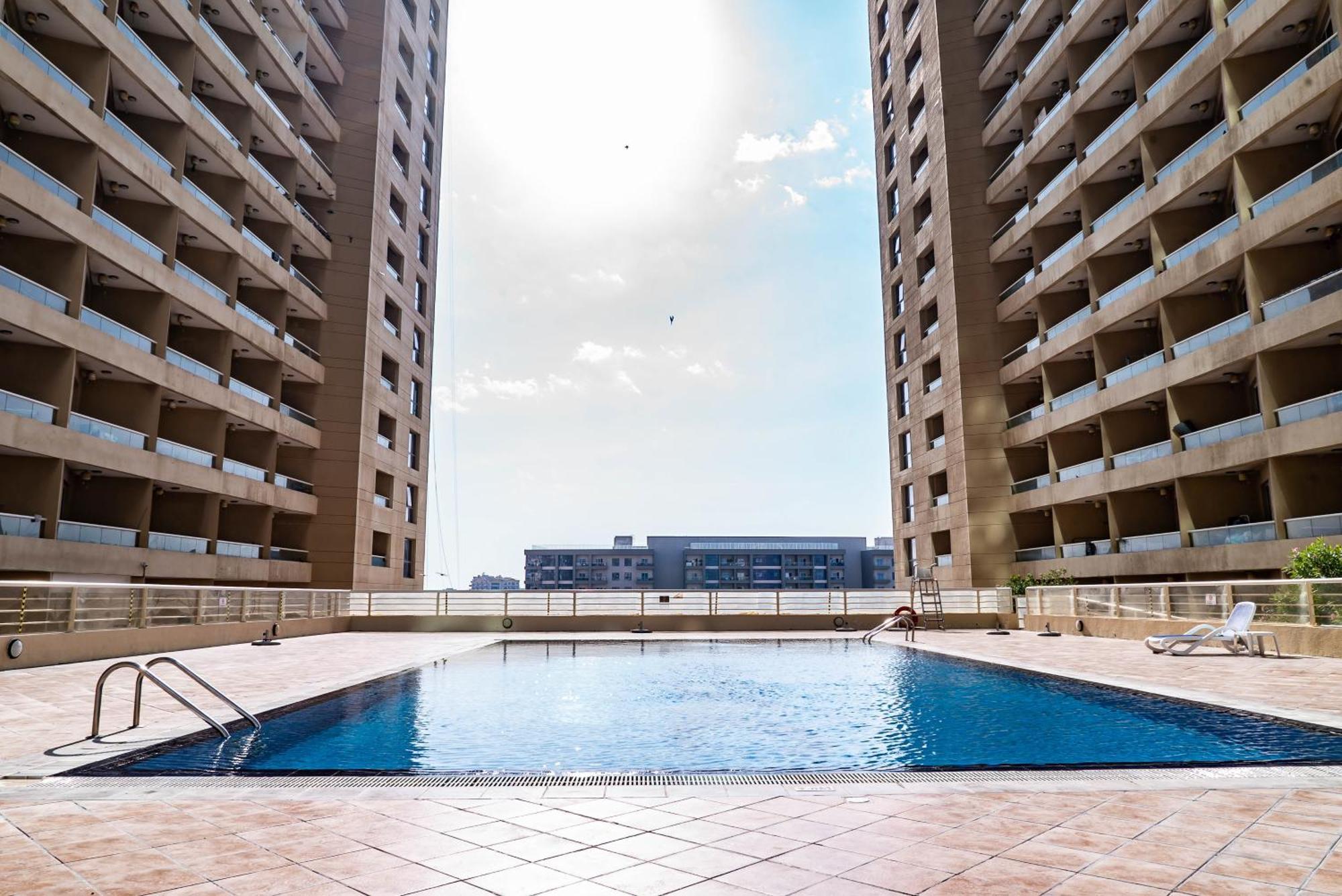 In Pool, Gym & Stunning Views