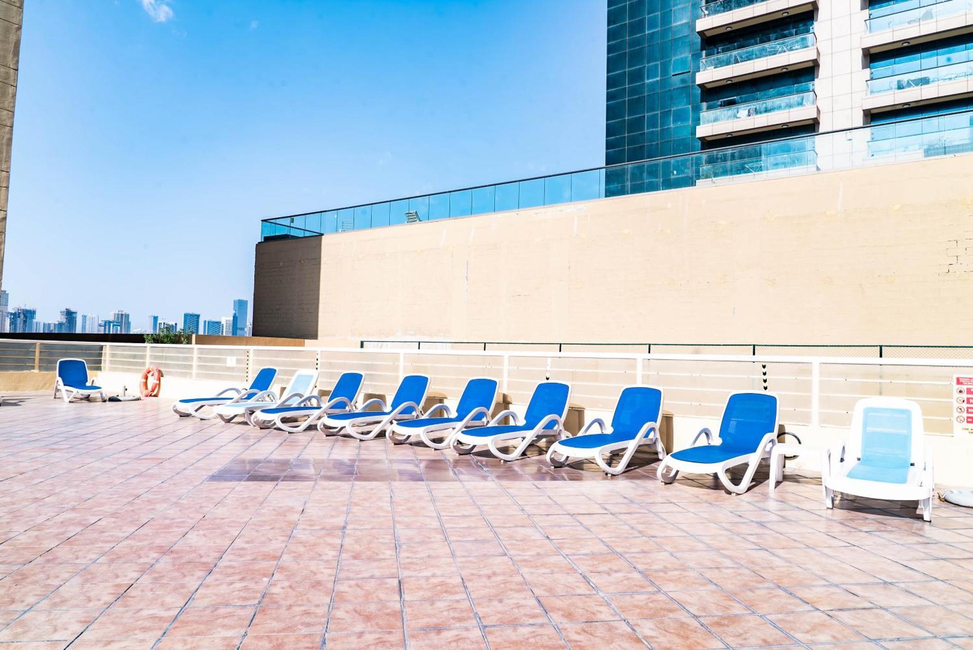 In Pool, Gym & Stunning Views * Dubai