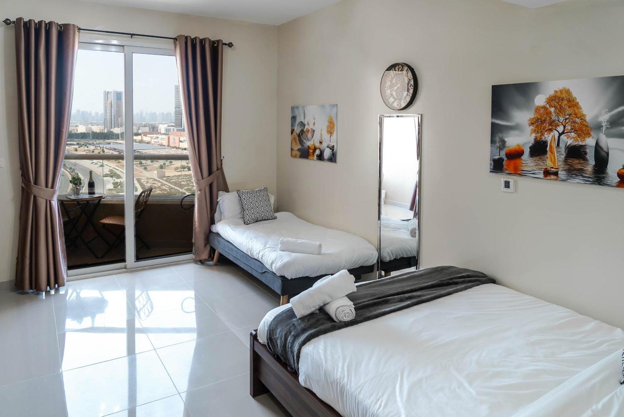 Apartment In Pool, Gym & Stunning Views Dubai