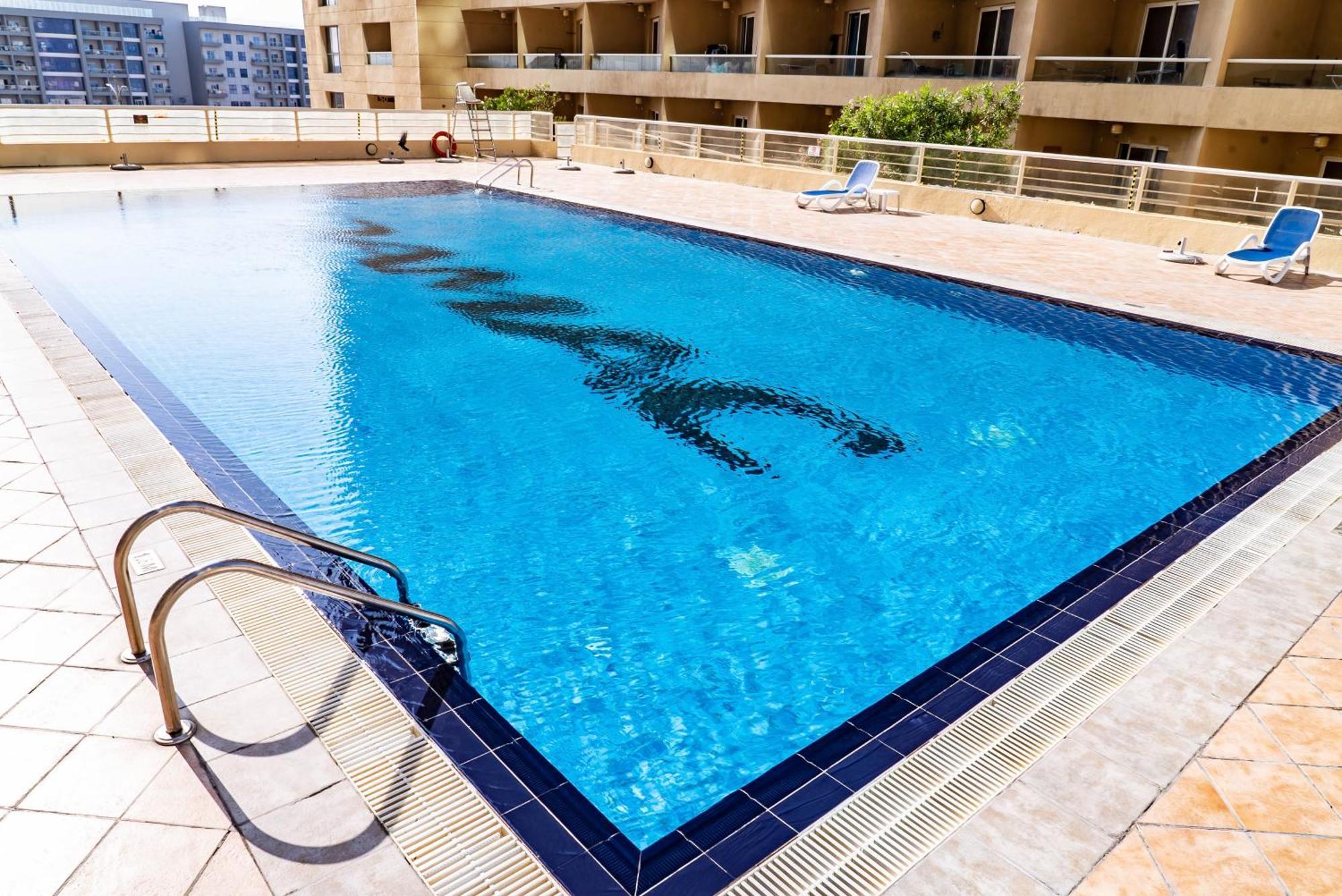 In Pool, Gym & Stunning Views