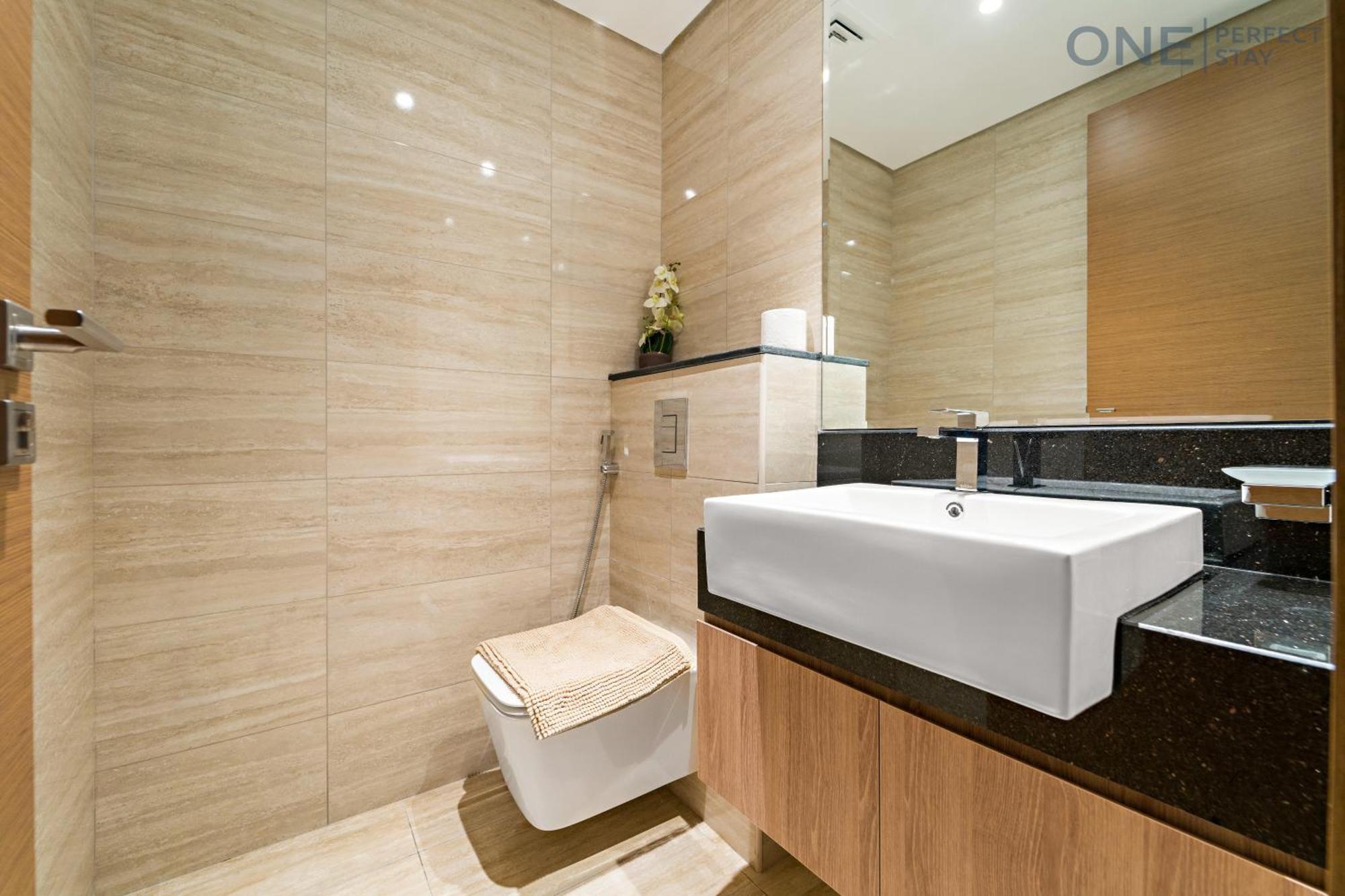 Stylish 2br In Business Bay Canal View Pool & Gym Dubai