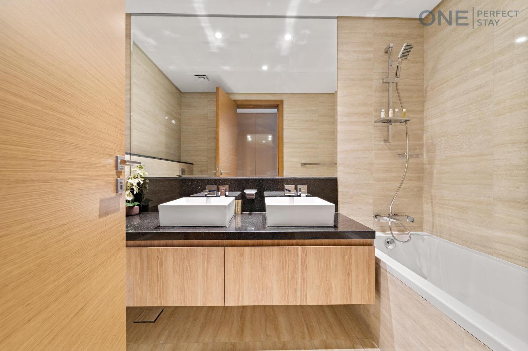 Stylish 2br In Business Bay Canal View Pool & Gym