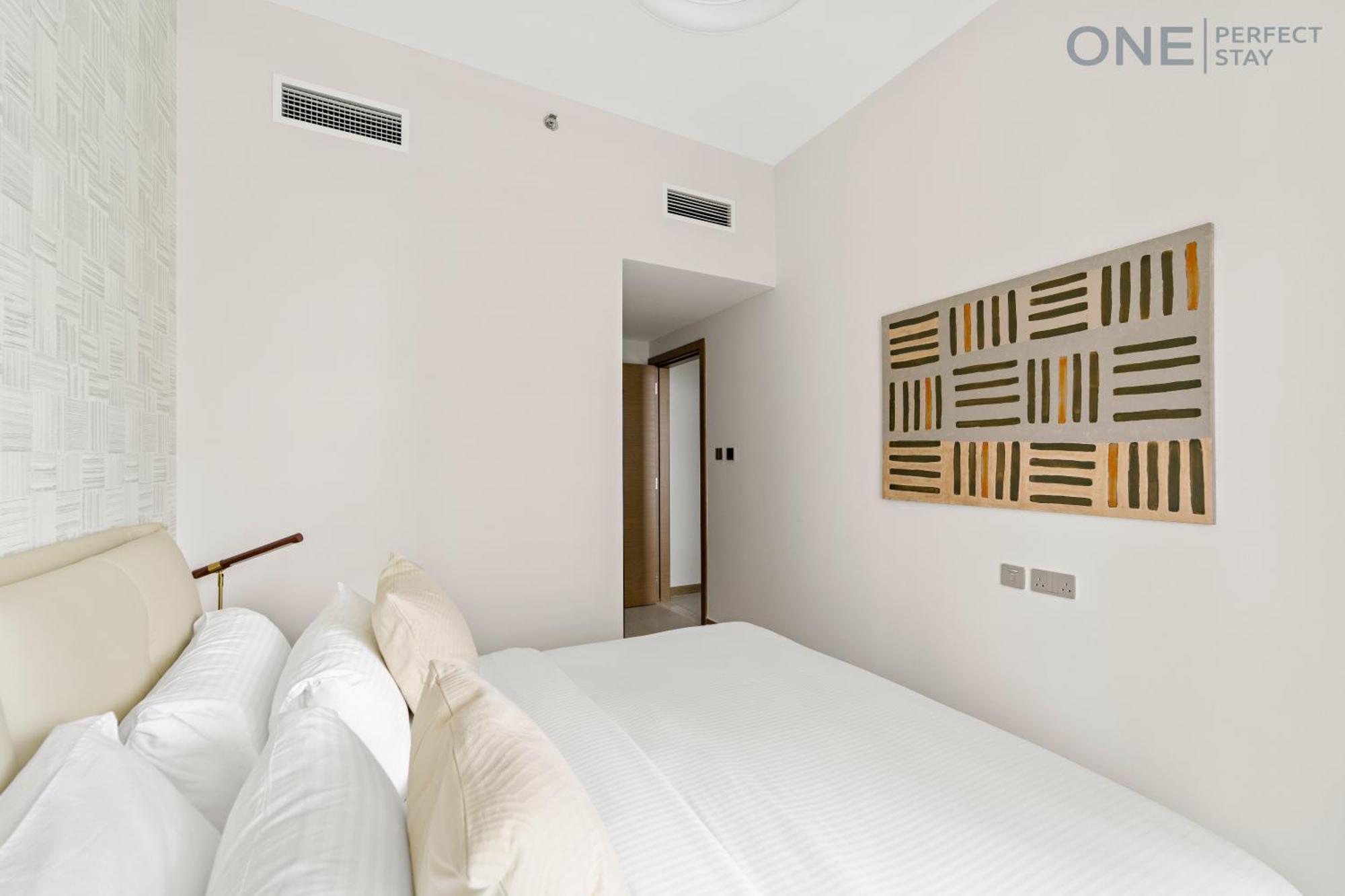 Stylish 2br In Business Bay Canal View Pool & Gym Apartment *