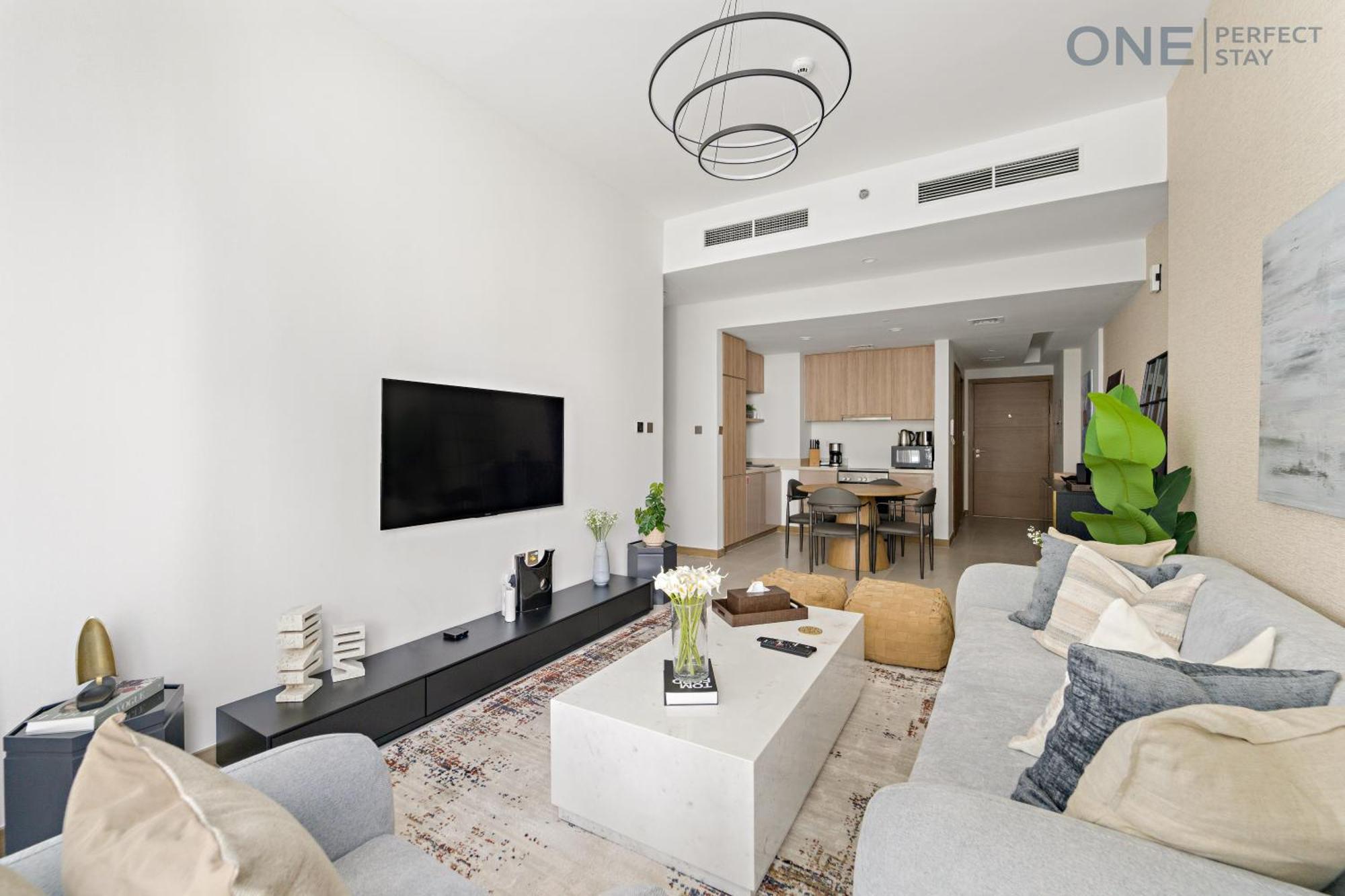 Stylish 2br In Business Bay Canal View Pool & Gym