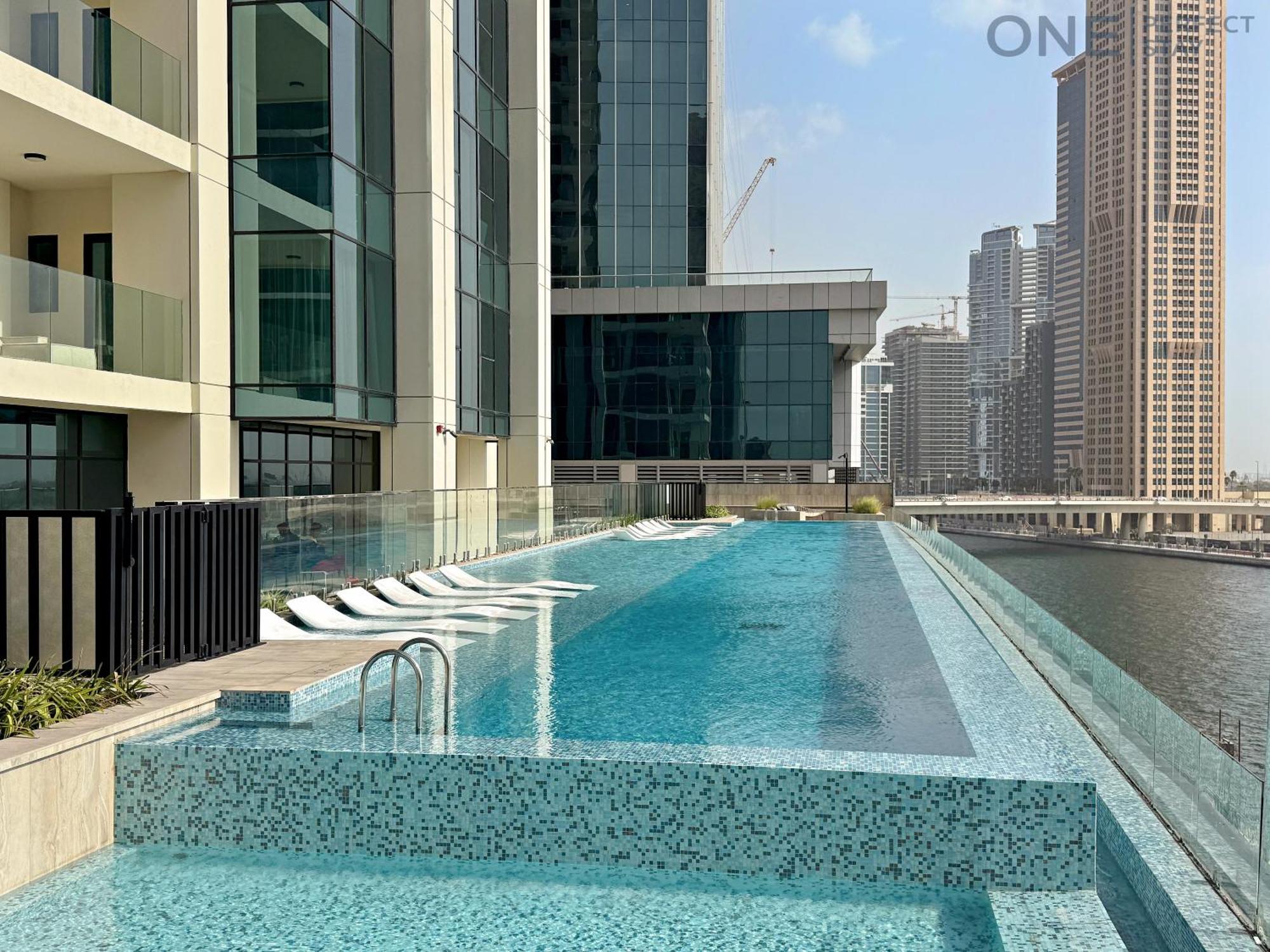 Apartment Stylish 2br In Business Bay Canal View Pool & Gym Dubai