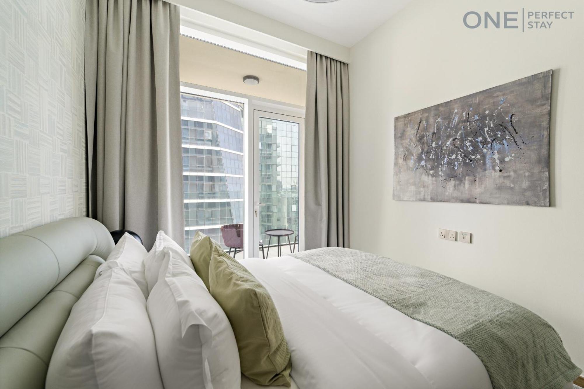 Stylish 2br In Business Bay Canal View Pool & Gym