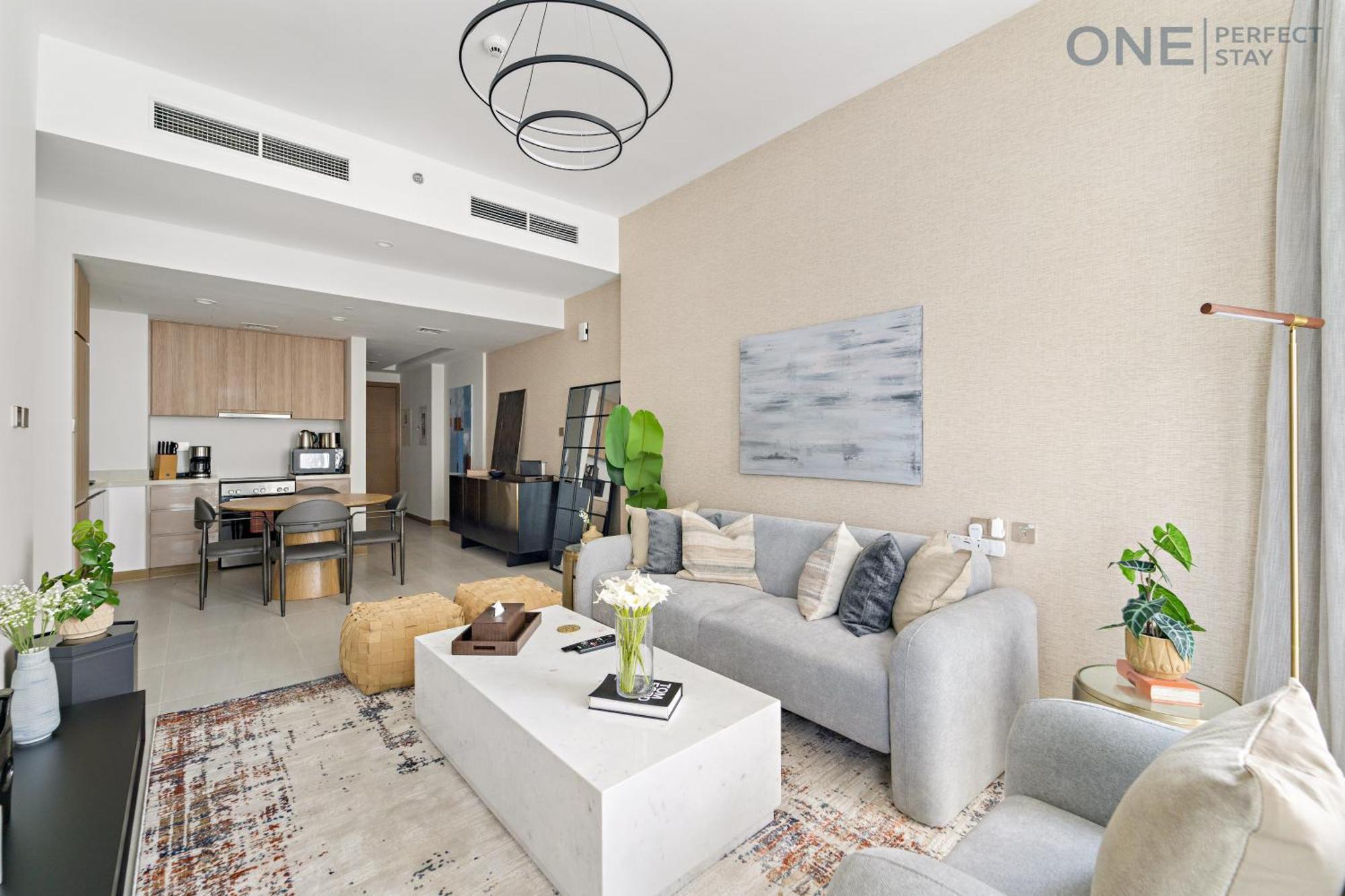 Stylish 2br In Business Bay Canal View Pool & Gym Apartment