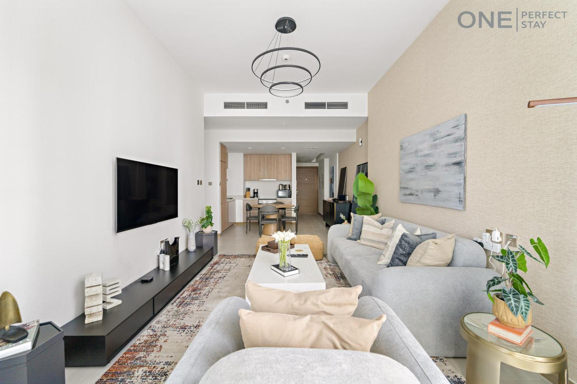 Stylish 2br In Business Bay Canal View Pool & Gym Dubai