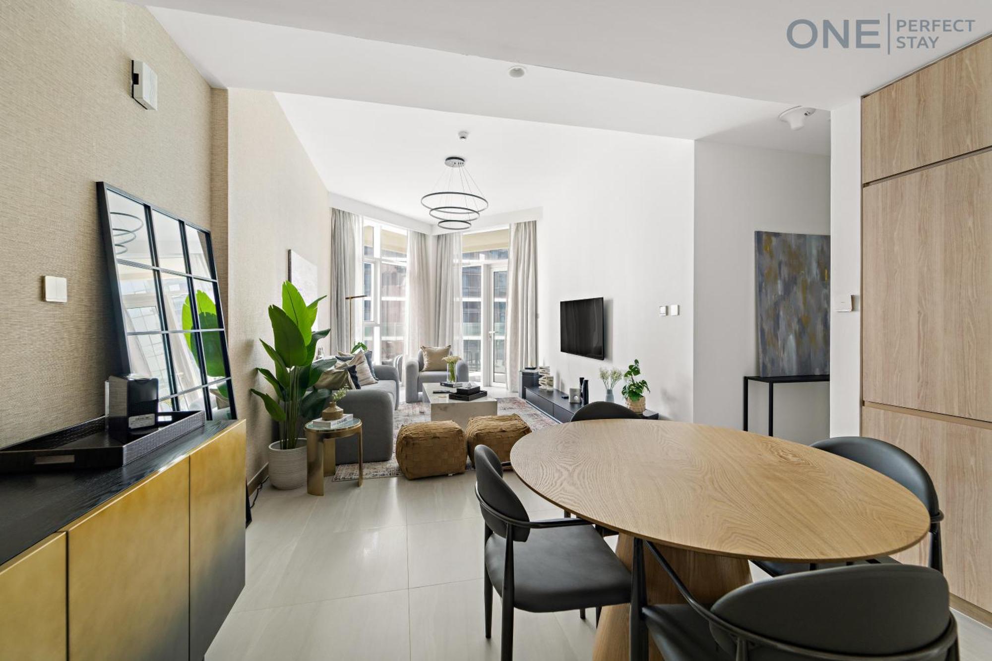 Stylish 2br In Business Bay Canal View Pool & Gym