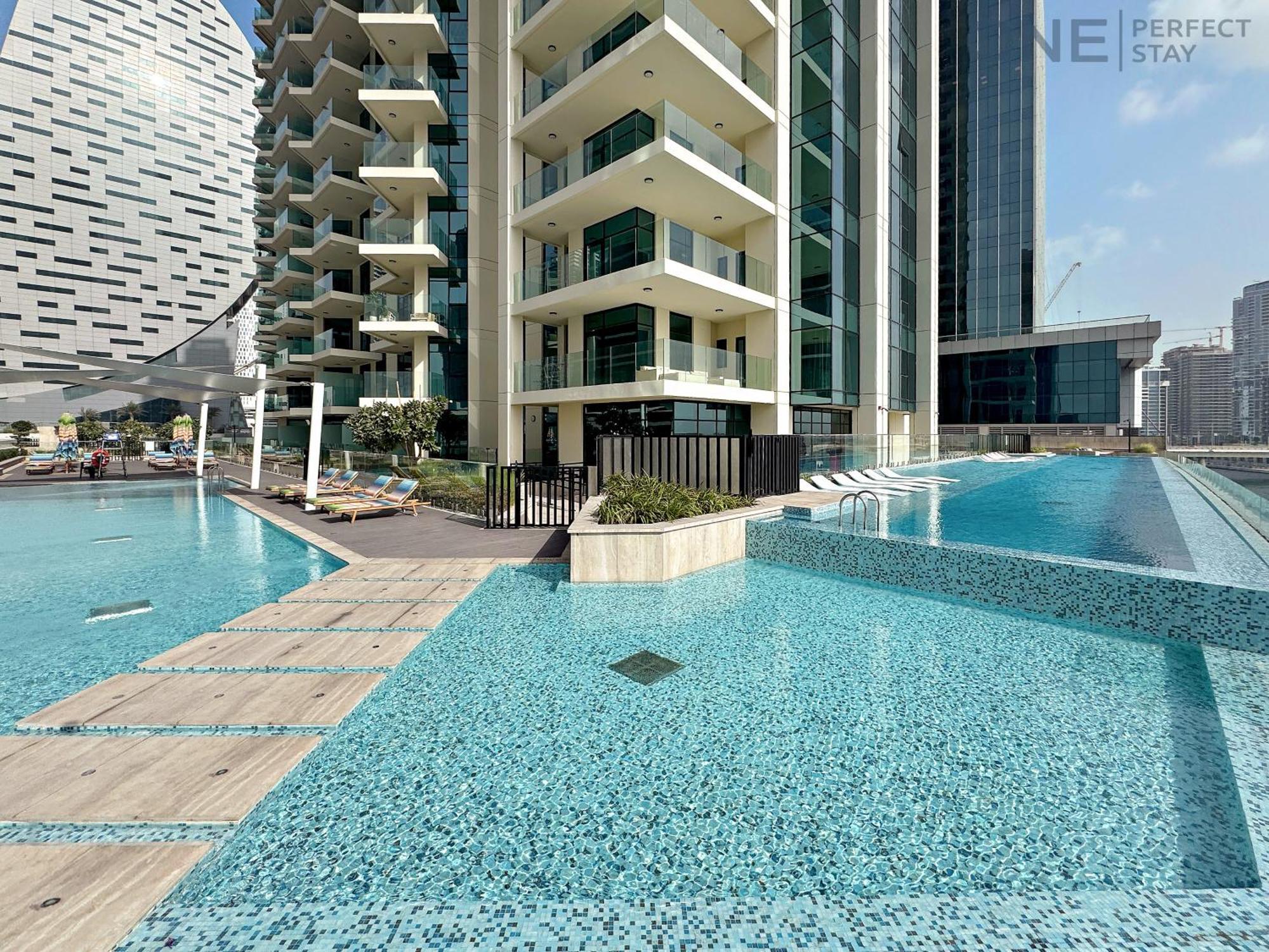 Stylish 2br In Business Bay Canal View Pool & Gym Apartment