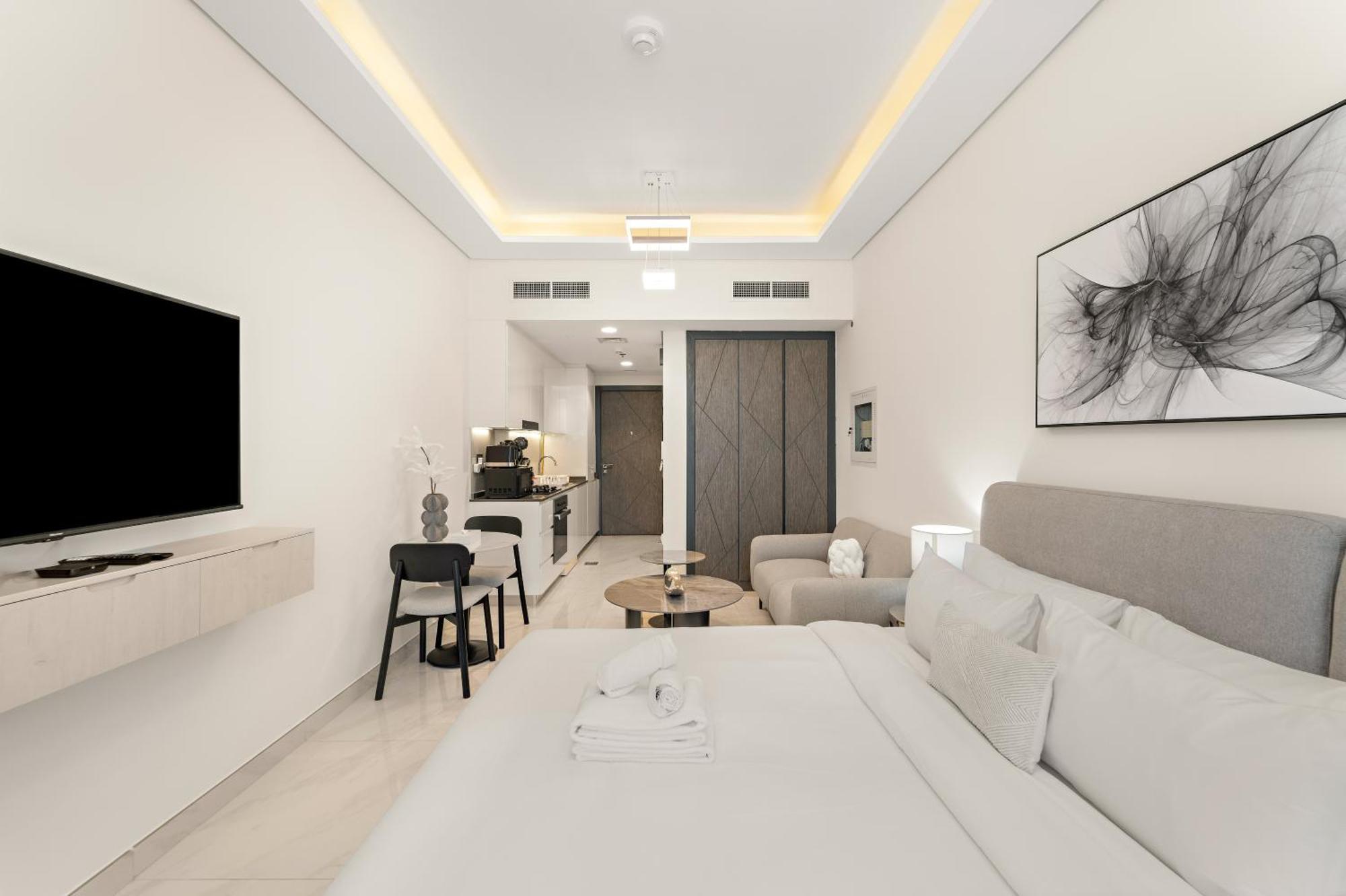 Apartment Modern With Pool, Gym, Mini Golf, Playground *