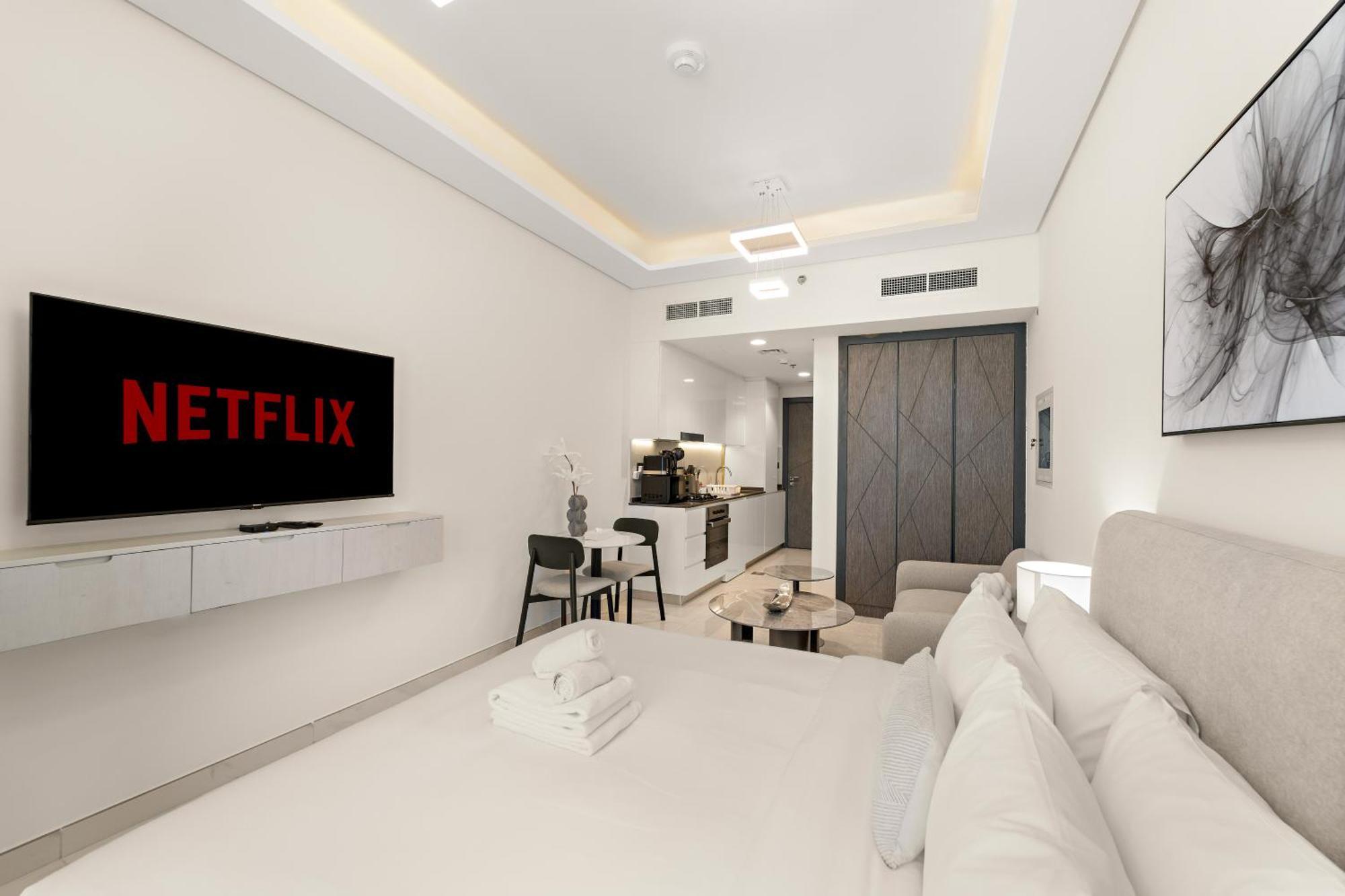 Apartment Modern With Pool, Gym, Mini Golf, Playground Dubai