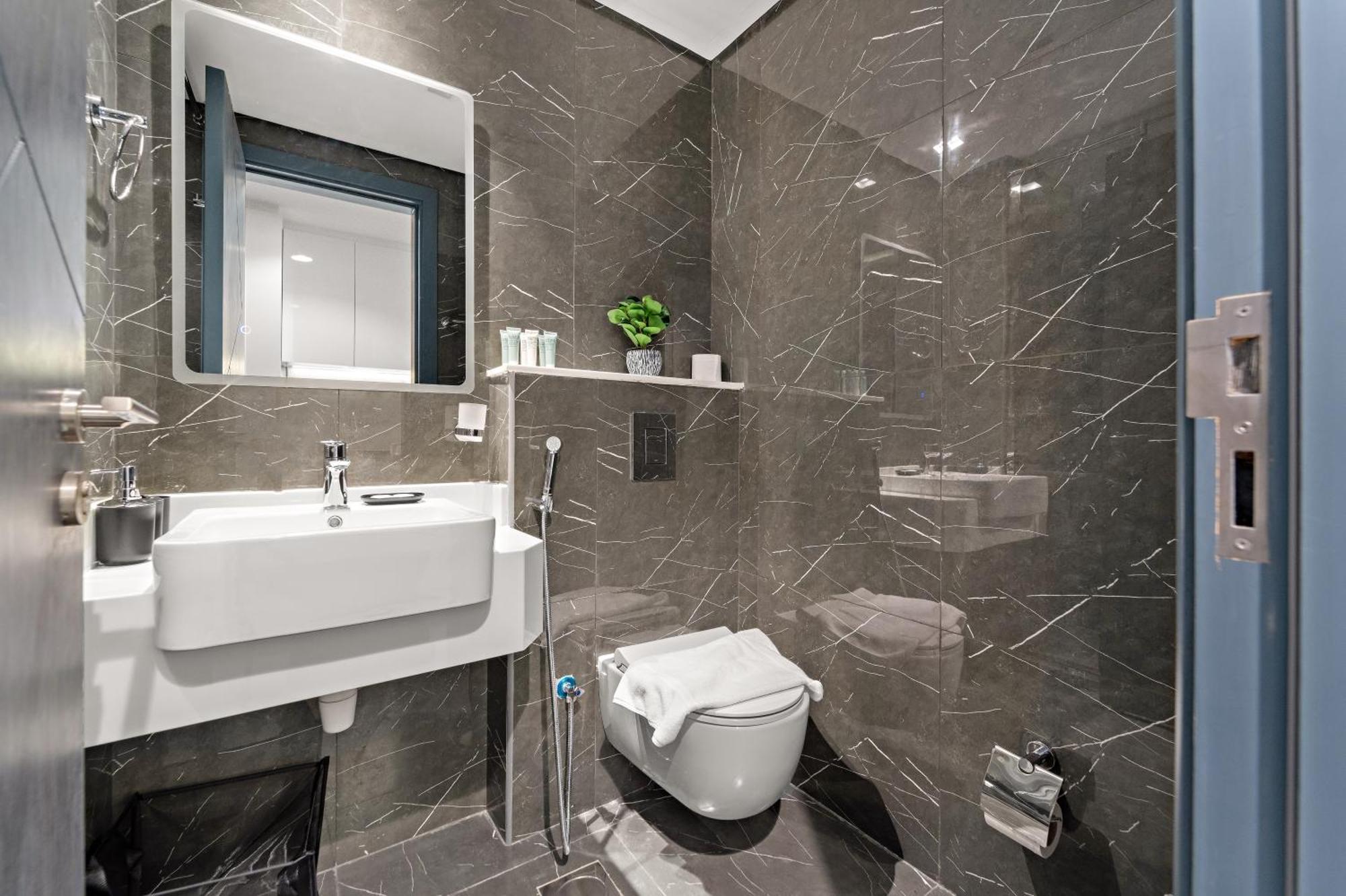 Apartment Modern With Pool, Gym, Mini Golf, Playground Dubai
