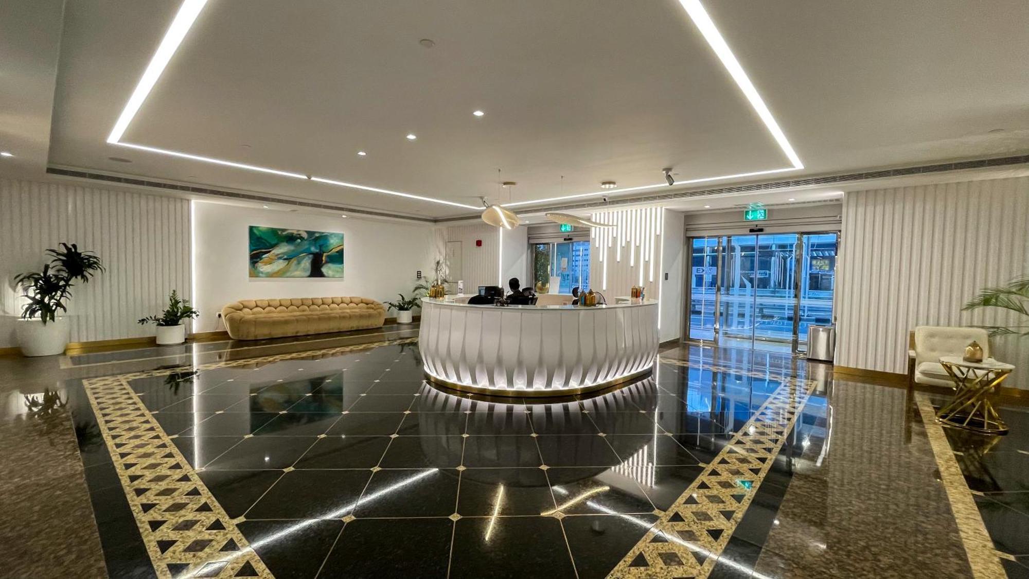 Elegant 3 Bedrooms Among Clouds Apartment *