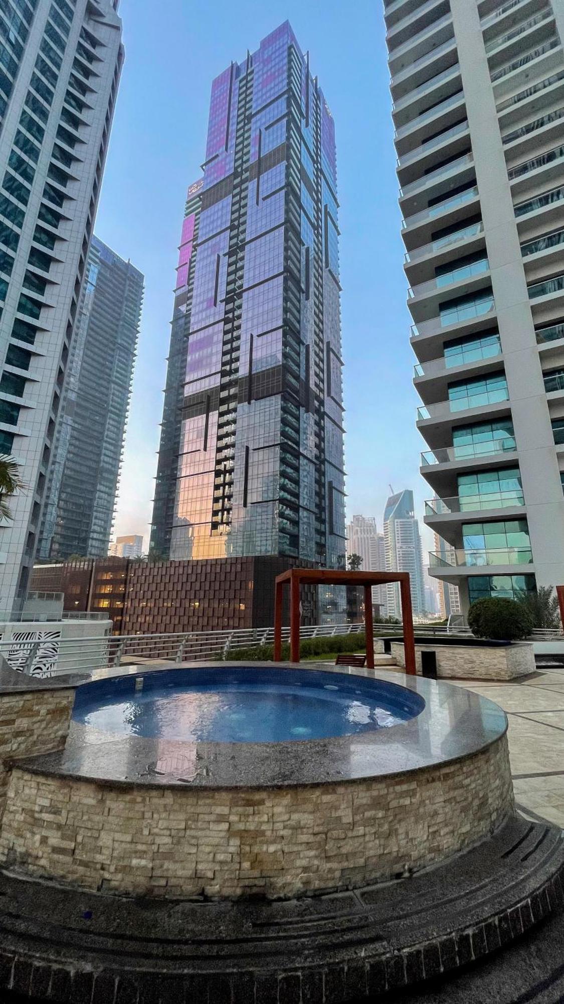 Elegant 3 Bedrooms Among Clouds Apartment *