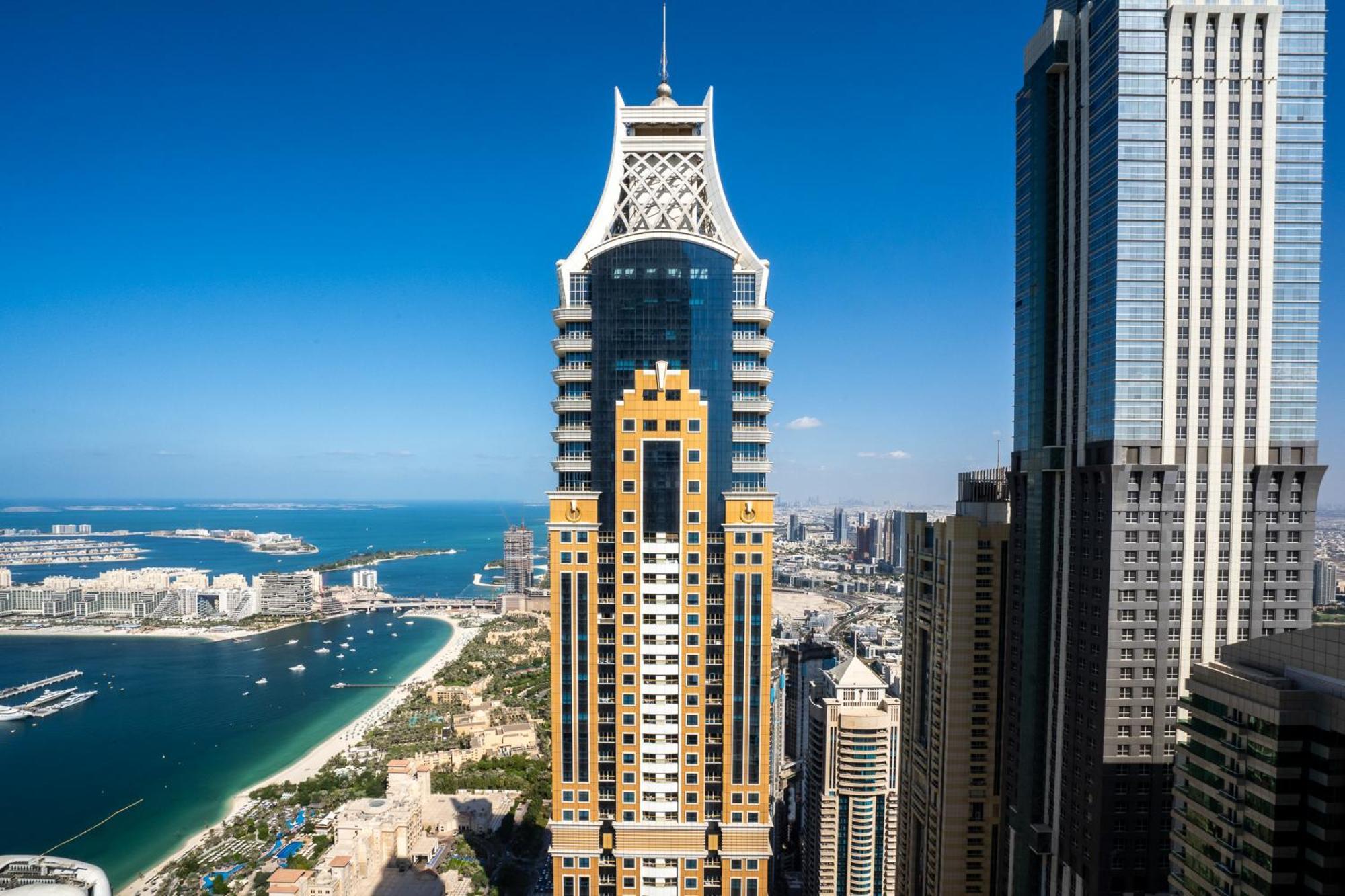 Elegant 3 Bedrooms Among Clouds Apartment Dubai