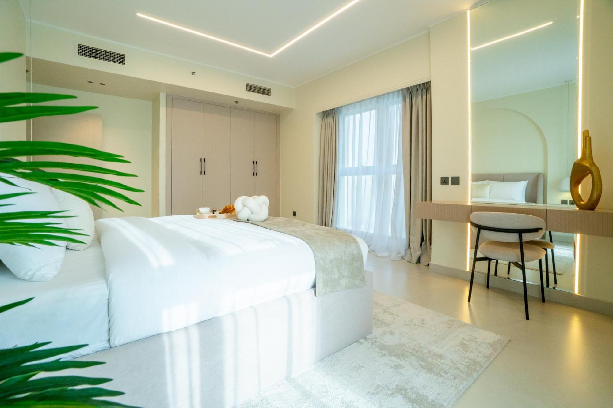 Elegant 3 Bedrooms Among Clouds Apartment *