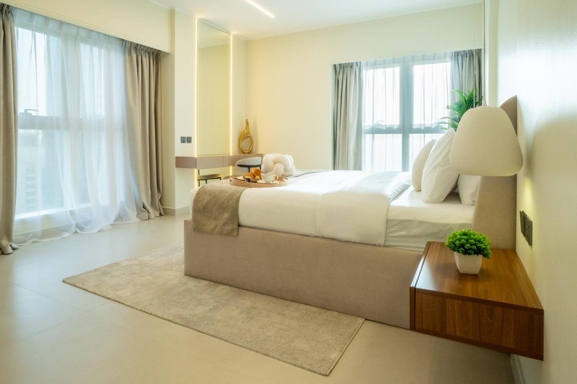 Elegant 3 Bedrooms Among Clouds Apartment *