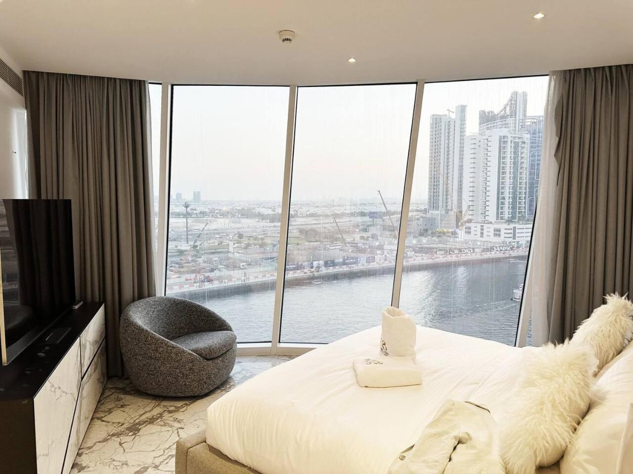 2br Amazing Canal Views At The Pad In Business Bay By Vibel * Dubai