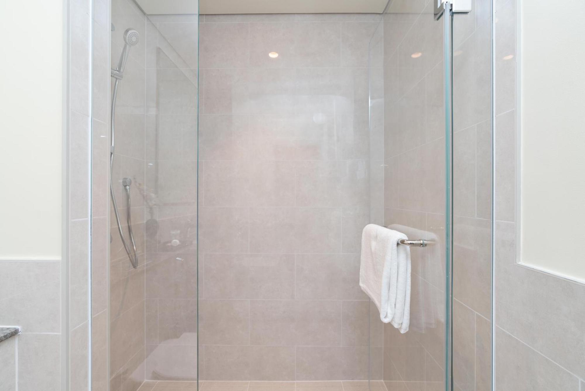 Tower 1 - Modernized Two Bedroom In Downtown