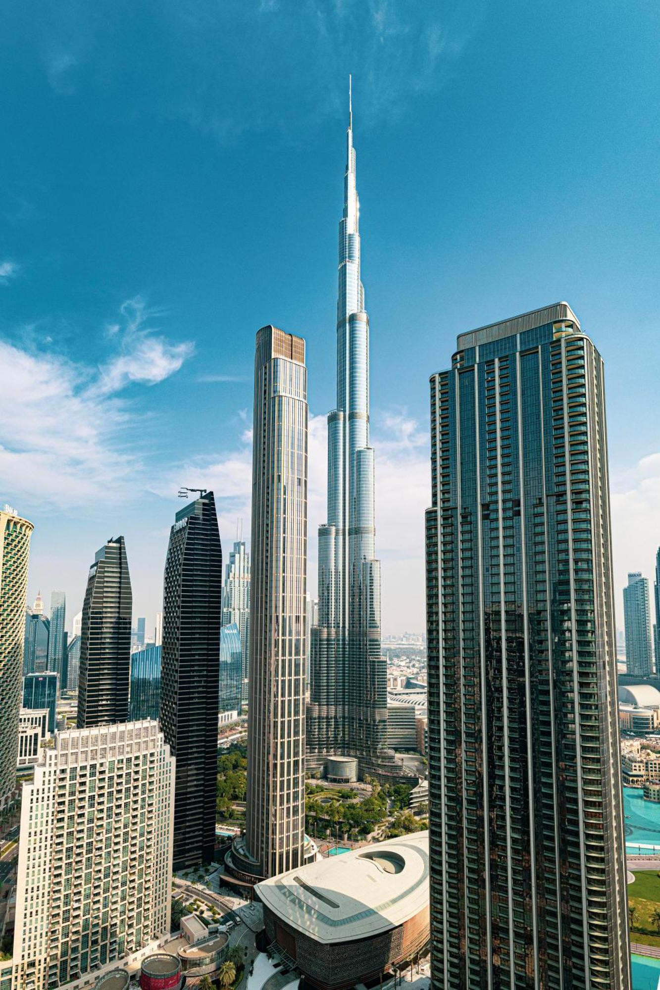 Luxury 4br Burj Khalifa View Mall Apartment *