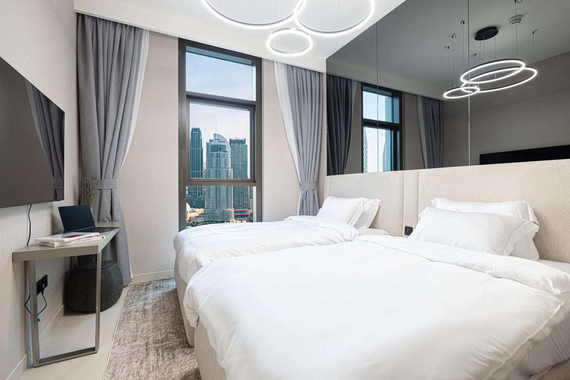 Luxury 4br Burj Khalifa View Mall