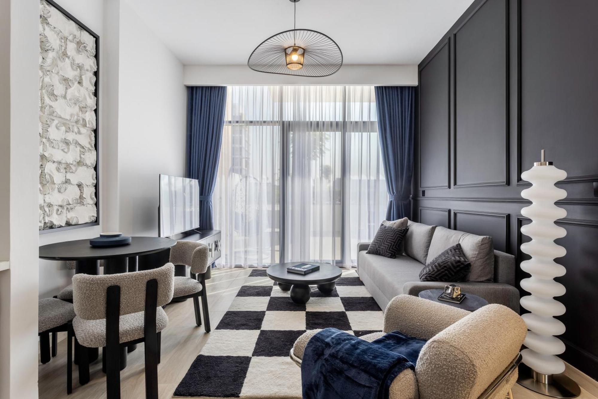 Apartment Luxurious Brand New 1br Huge Balcony Azizi 37